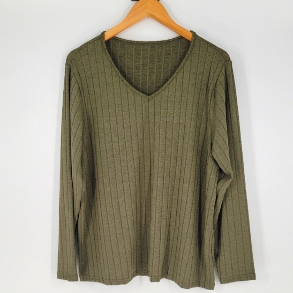 Olive Green V-Neck Women's Lightweight Ribbed Top NWOT
